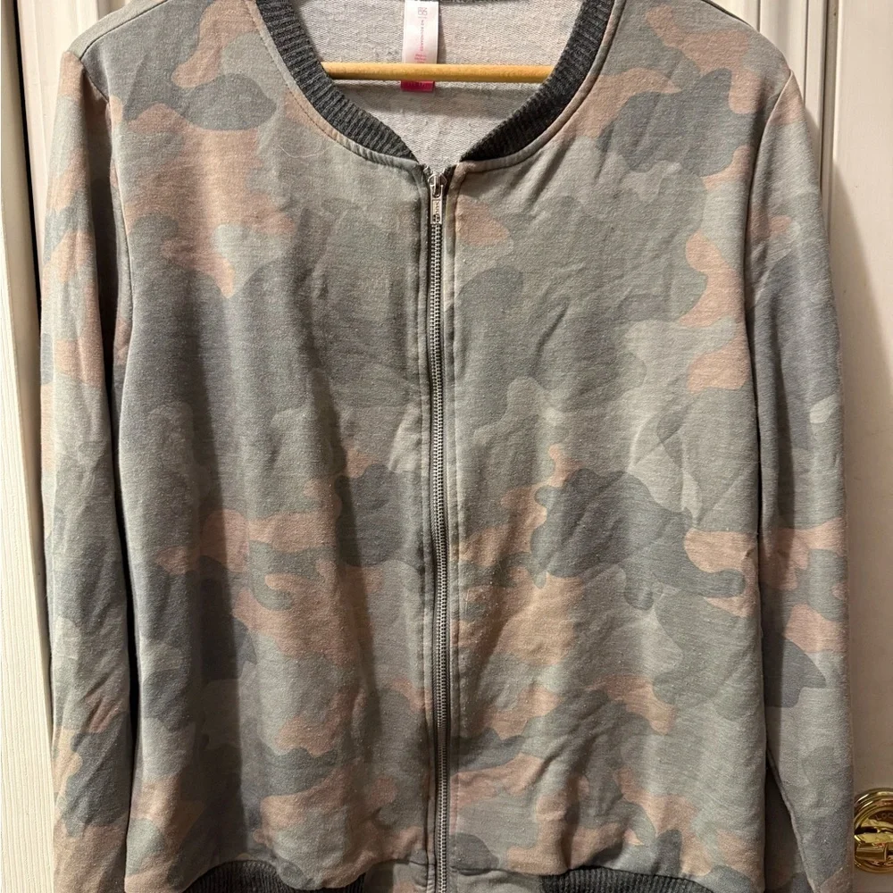 No Boundaries Camo Full Zip Top - Picture 5 of 7